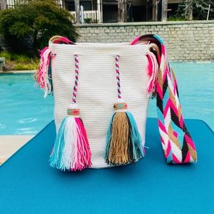 Authentic Wayuu bag/ Mochila Wayuu/ cream color/ multicolored strap/ Size M